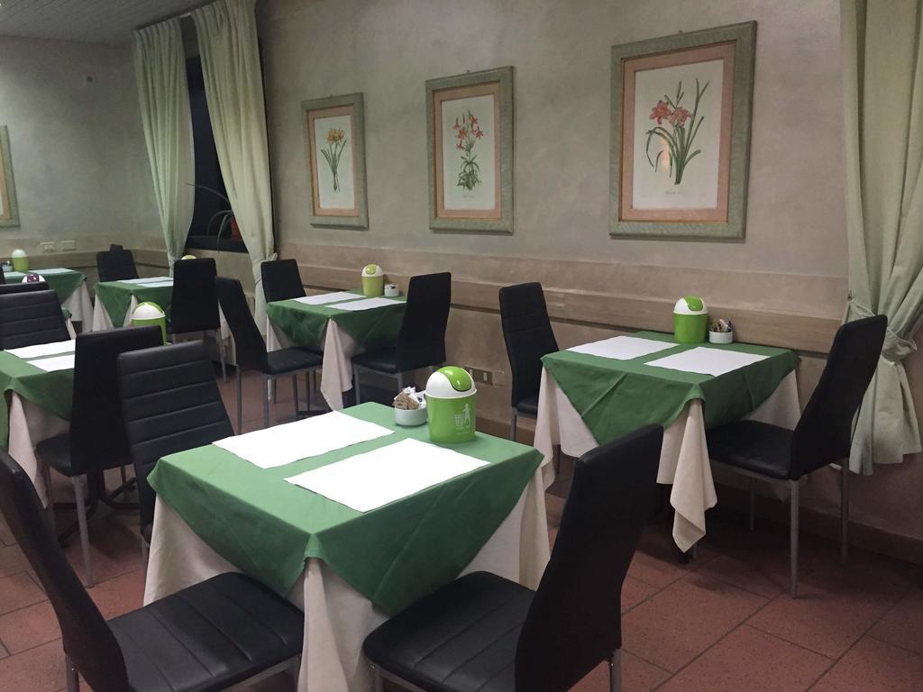 Hotel Ascot Binasco Esterno foto